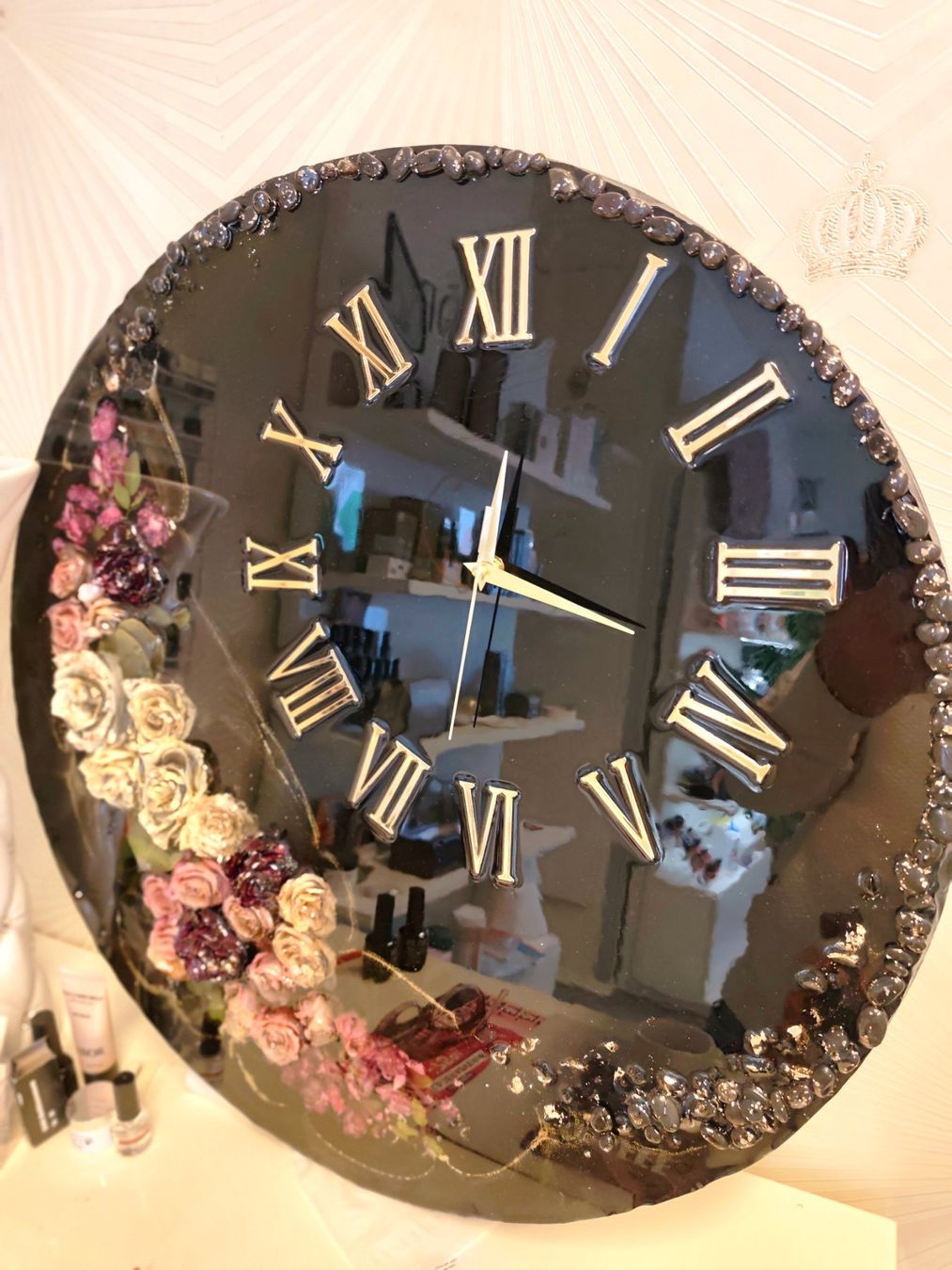 Tutte le decorazioni: Handgemachte Epoxy Wanduhr mit Rosen - Durchmesser 60cm – Usato da kloten venduto da Docsgirl 3