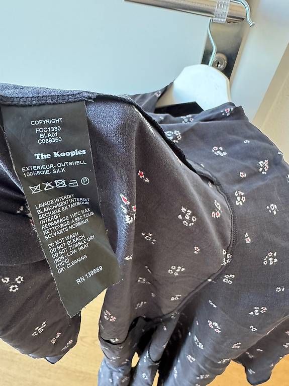 Kooples Camicette: The Kooples - Silk Flower Black Shirt – Usato da Schübelbach venduto da Rahnmont 1