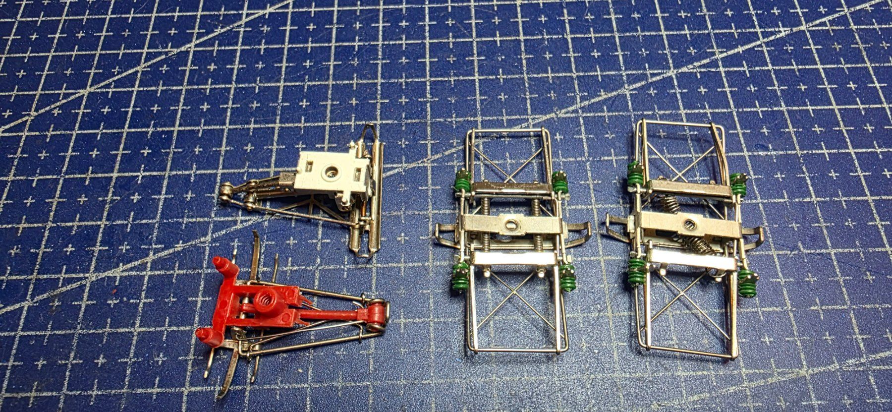 Modelleisenbahnen: Modellbahn Stromabnehmer HO 4 stück – Gebraucht aus Hochfelden von Danizh0 1