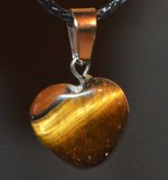 Halskette Z-059 – Tigerauge – Herz - 15x15mm hängt schräg
