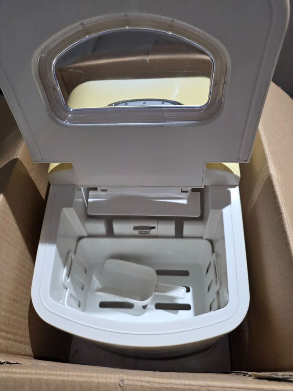 Elettrodomestici da cucina: Eiswürfelmaschine – Usato da Lostorf venduto da Cellos 1
