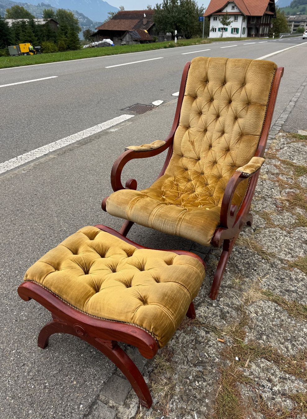 Fauteuils: Sessel mit Hocker – D'occasion à Sachseln par BONATI01 1