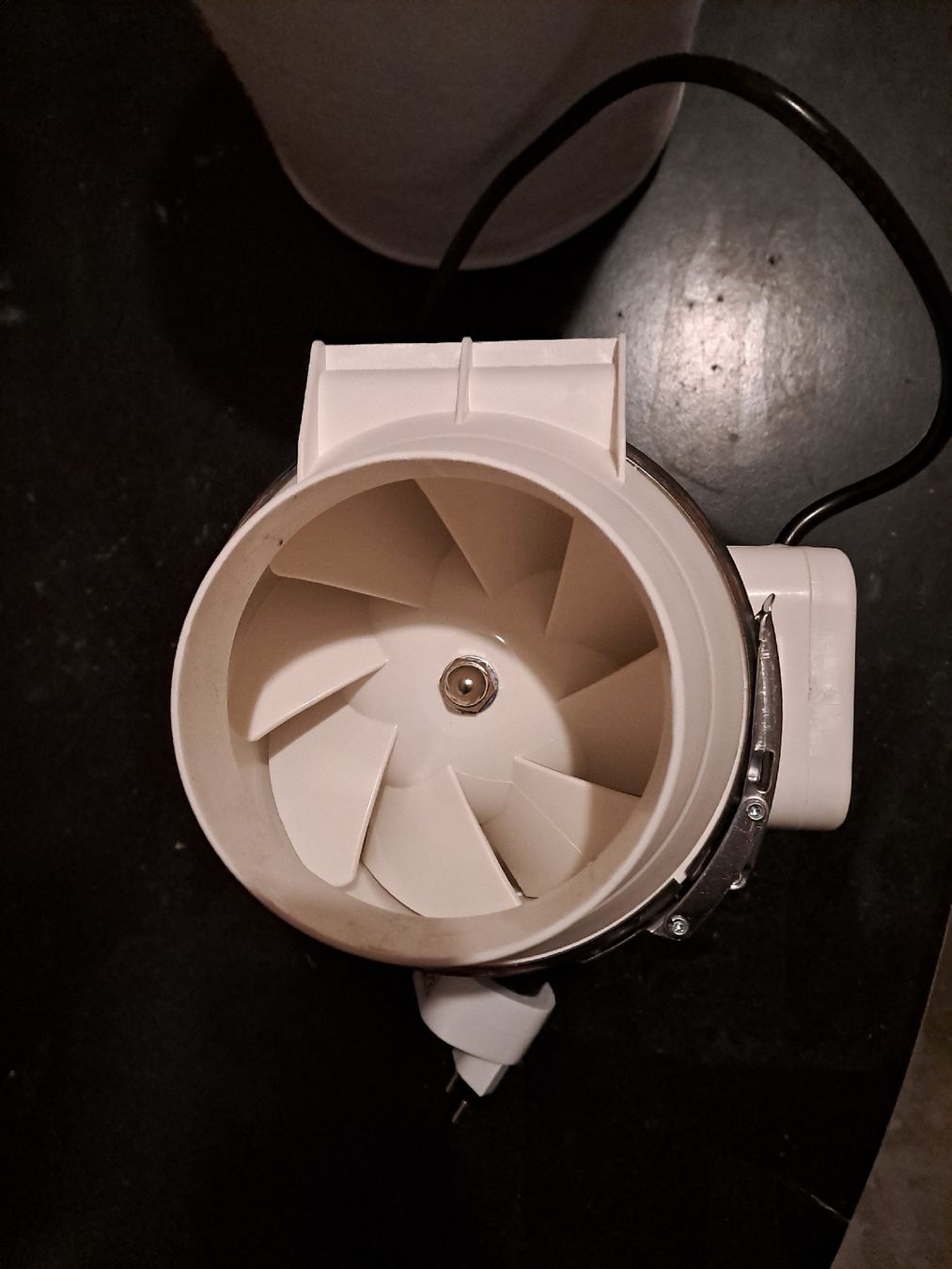 Purificatori d'aria: Aktivkohlefilter- Set mit passendem Rohr und Abzugventilator – Usato da Basel venduto da Allerleiii 2