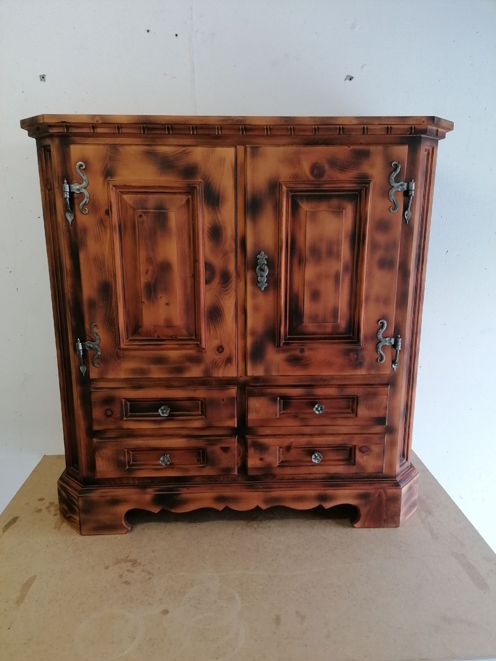 Articoli in legno: Arvenholz Kommode  – Usato da Schleitheim venduto da Hotpoyo