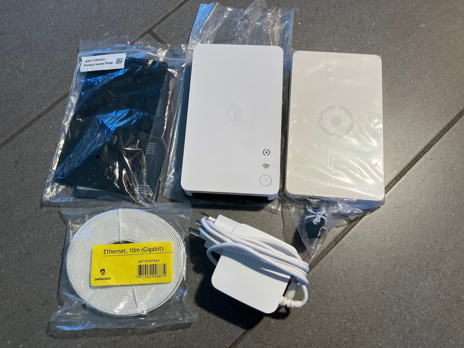 Swisscom WiFi: Swisscom Internet Booster indoor- + outdoor-unit – Nuovo (secondo la descrizione) da Winznau venduto da gugi2009