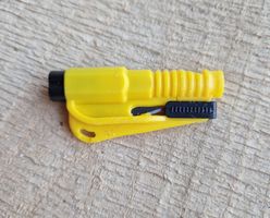 Pfeife Notfall und Gurtschneider