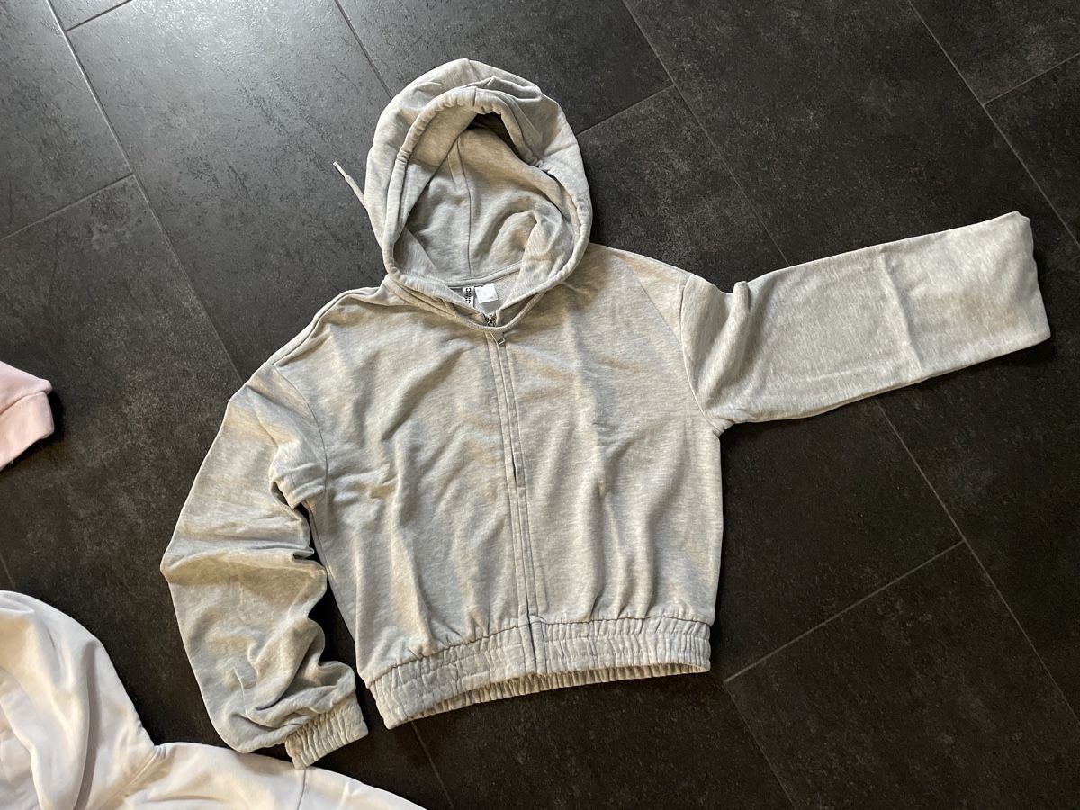 Maglioni & Felpe: 3 coole Crop Hoodies Grösse S – Usato da Bettlach venduto da A-M 2