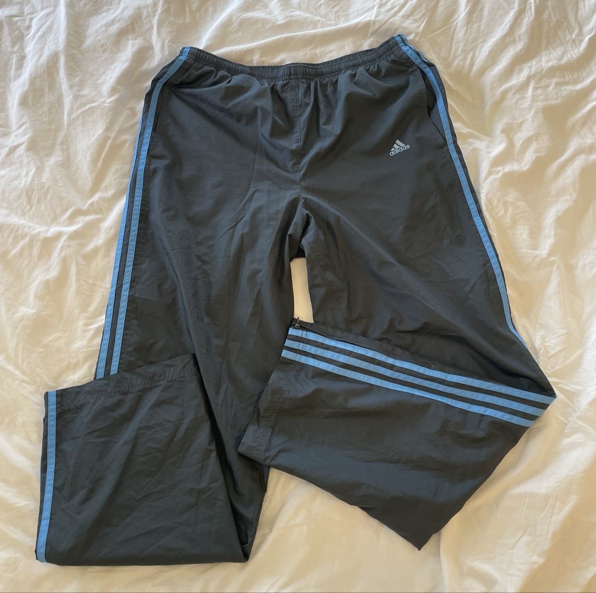 Adidas Pantaloni: Adidas Track Pants low waisted – Usato da Wabern venduto da alestae 3