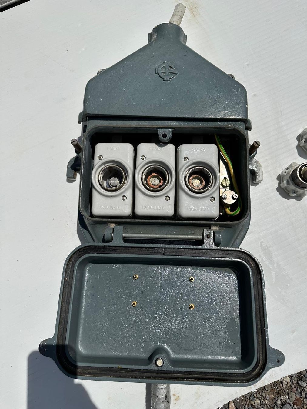 Alimentazione elettrica: Sicherungskasten mit 3 Sicherungen – Usato da Spreitenbach venduto da Space_X 4