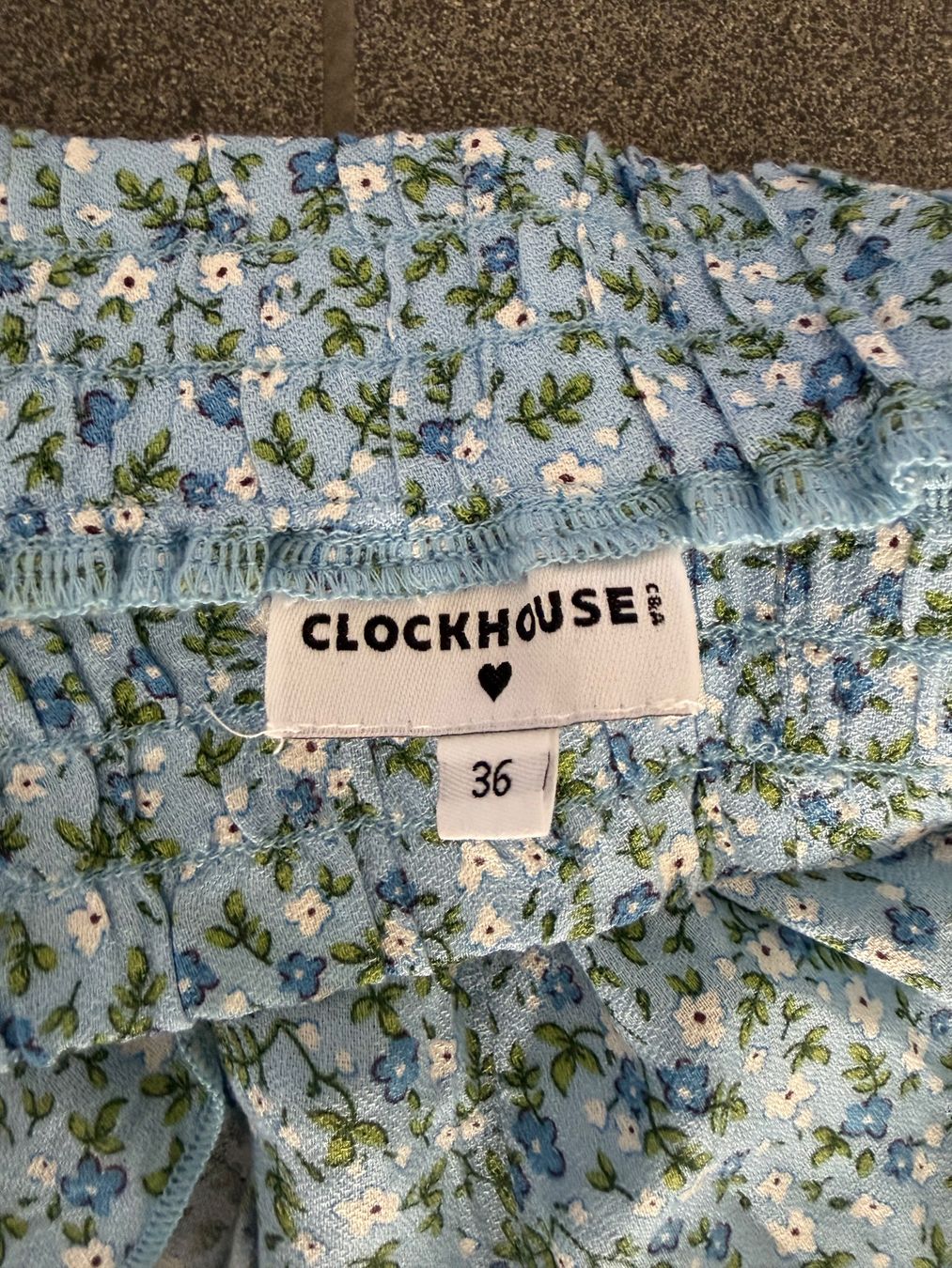 C&A Vestiti & Gonne: Clockhouse Sommerrock mit Blumenmuster Grösse 36 – Nuovo (secondo la descrizione) da Rupperswil venduto da Nila_7 3