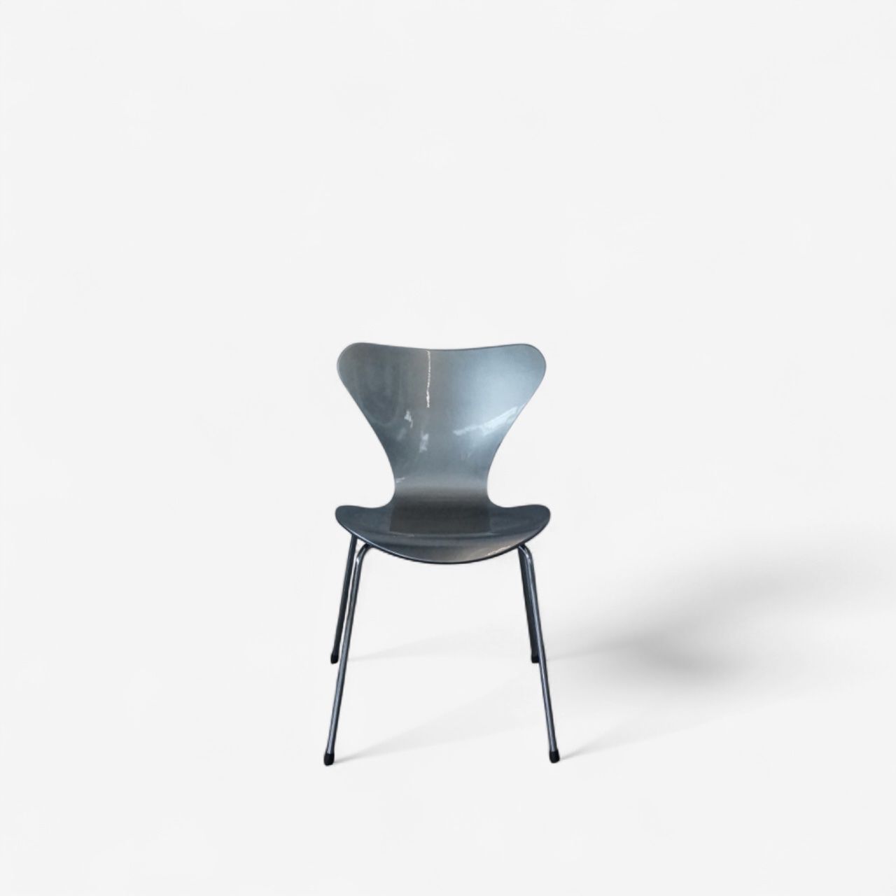 Fritz Hansen Sedie: Fritz Hansen Serie 7 Restaurierte Sonderedition - Silver – Usato da Tägerwilen venduto da jwolfstudio