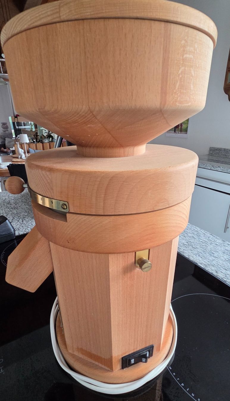 Elettrodomestici da cucina: Getreidemühle aus Holz – Usato da Oberiberg venduto da hunter94 1