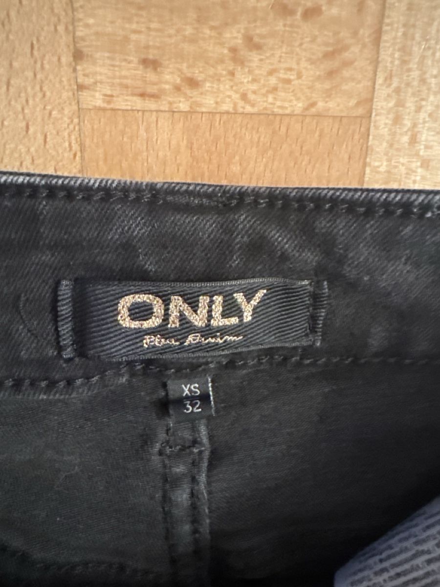 Only Pantaloni: Black denim Jeans – Usato da Uzwil venduto da ale_27xy 1