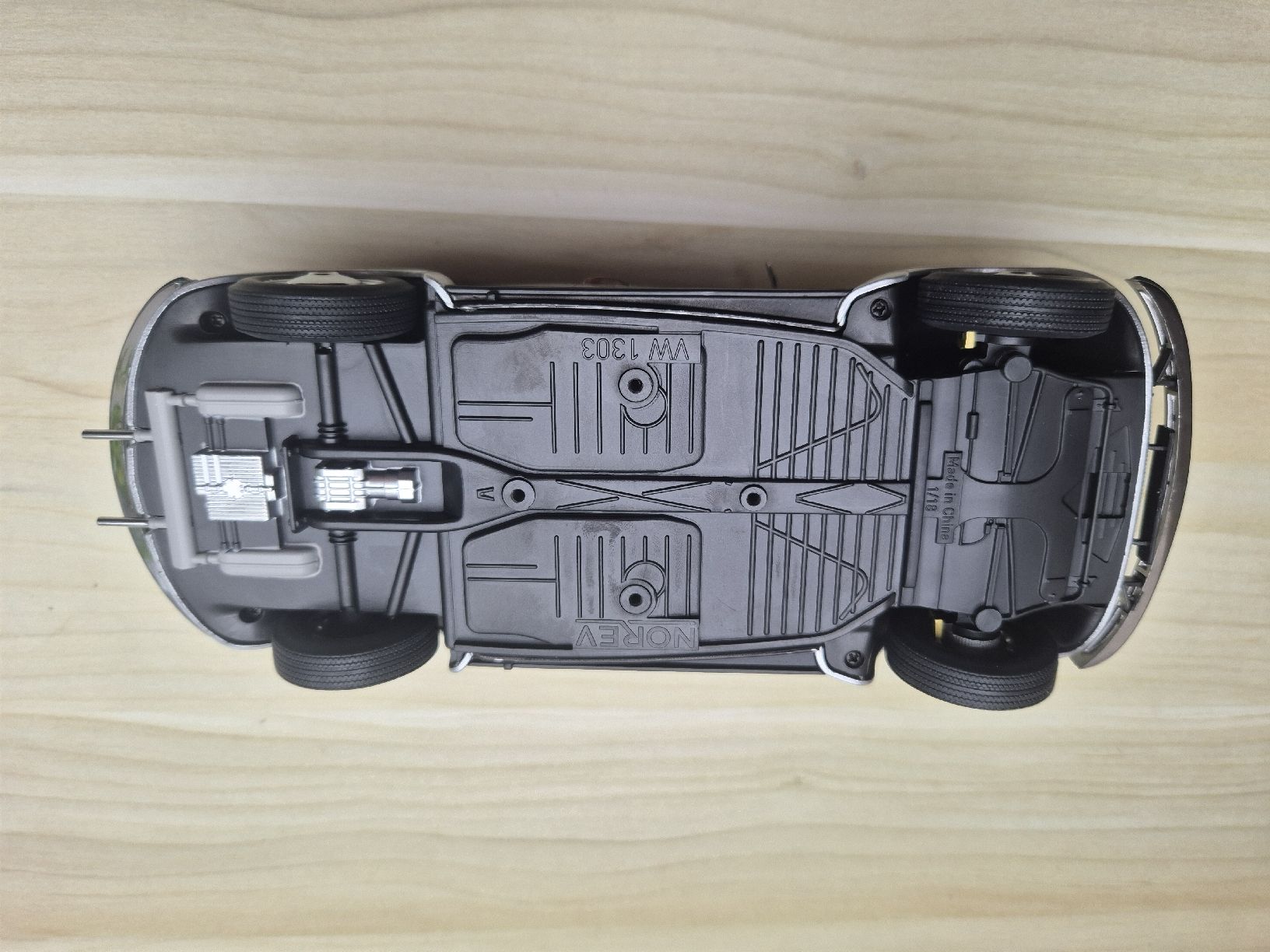 Volkswagen Modellini d'auto: VW Käfer Cabrio 1303 1:18 Norev Oldtimer – Nuovo (secondo la descrizione) da Trimbach venduto da Ramsi1270 2