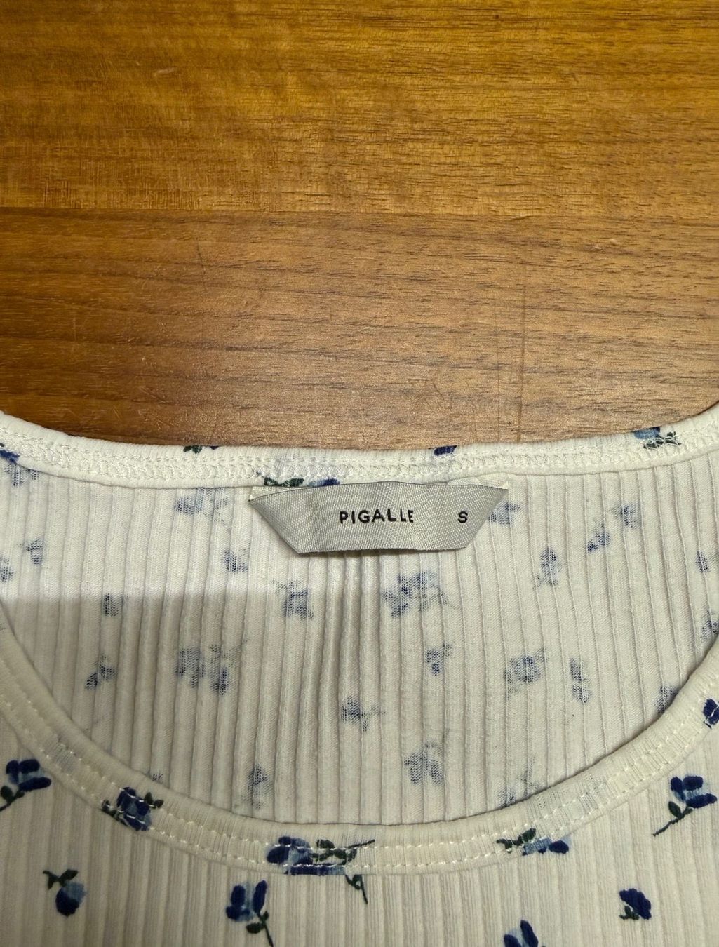 Only T-shirt: WEISSES T-SHIRT MIT BLUMEN – Usato da Raron venduto da lia_secondhand 2
