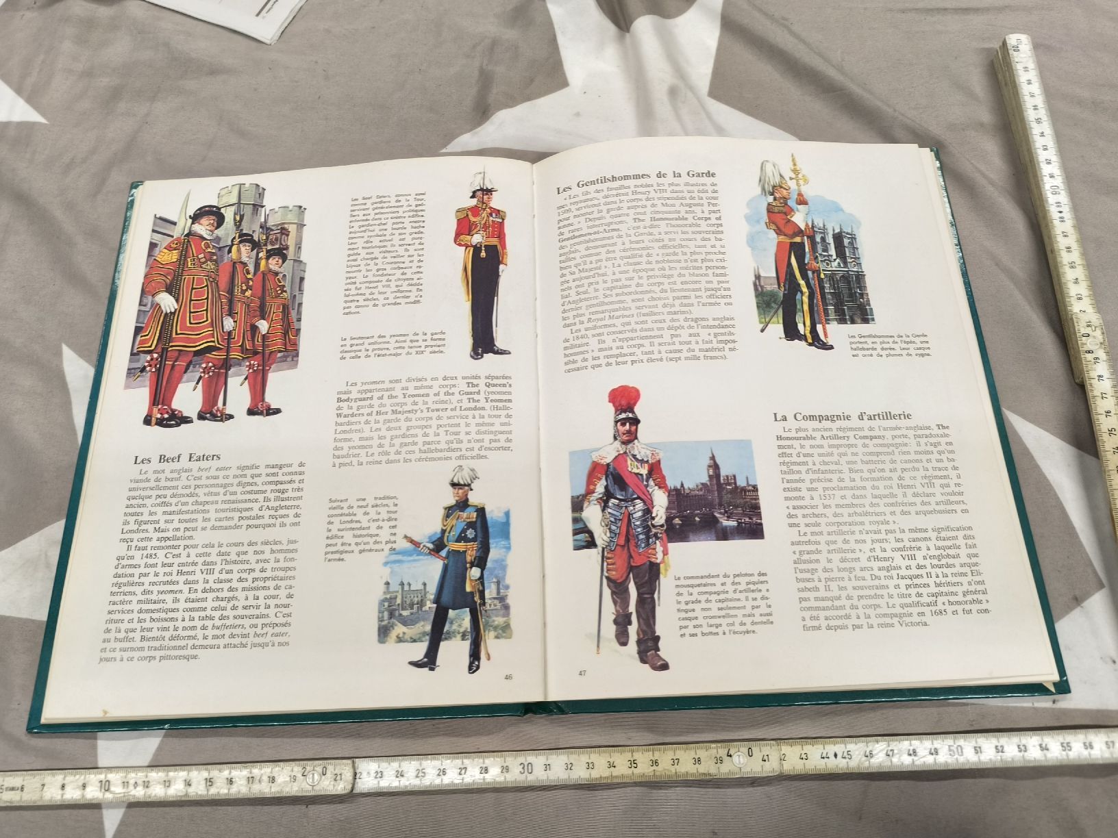 Riviste & Magazine: BUCH.   Les plus beaux UNIFORMES d'Europe – Usato da Cama venduto da anto_a 4