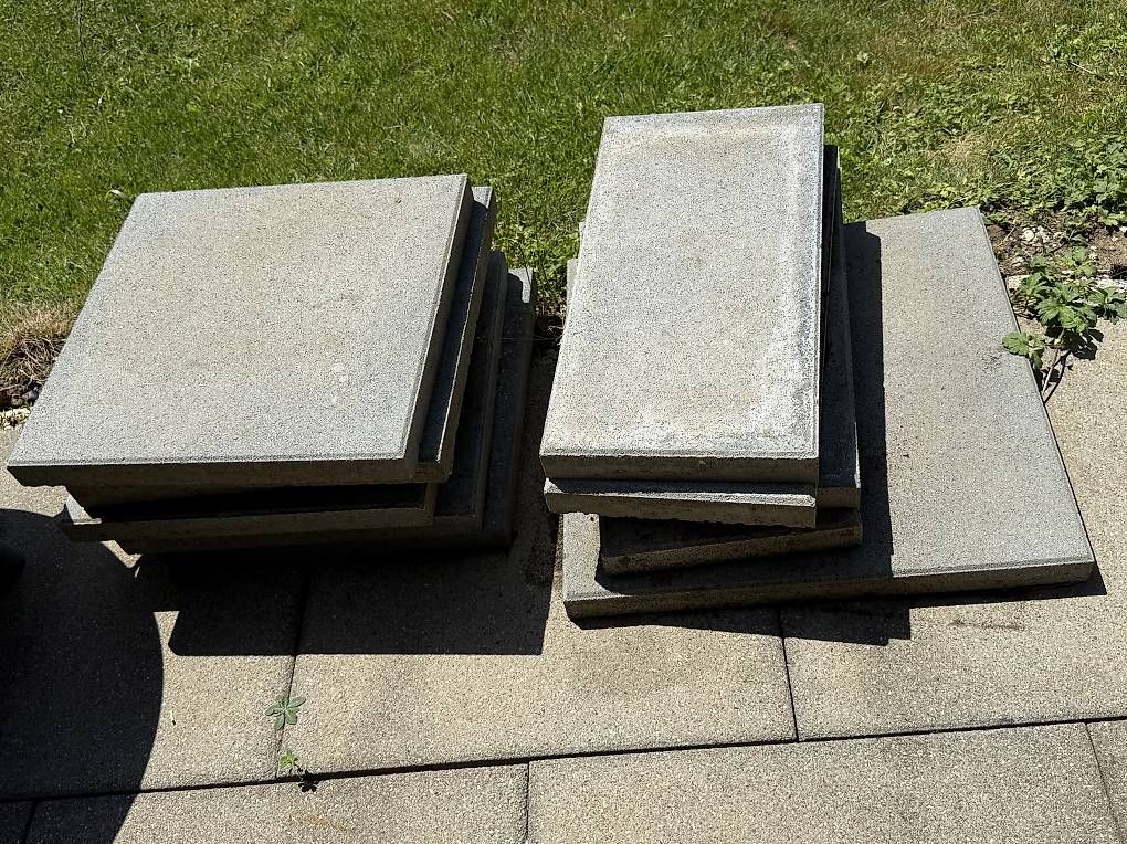 Rivestimenti per pavimenti: Gehwegplatten – Usato da Seewen SO venduto da Miireille 1