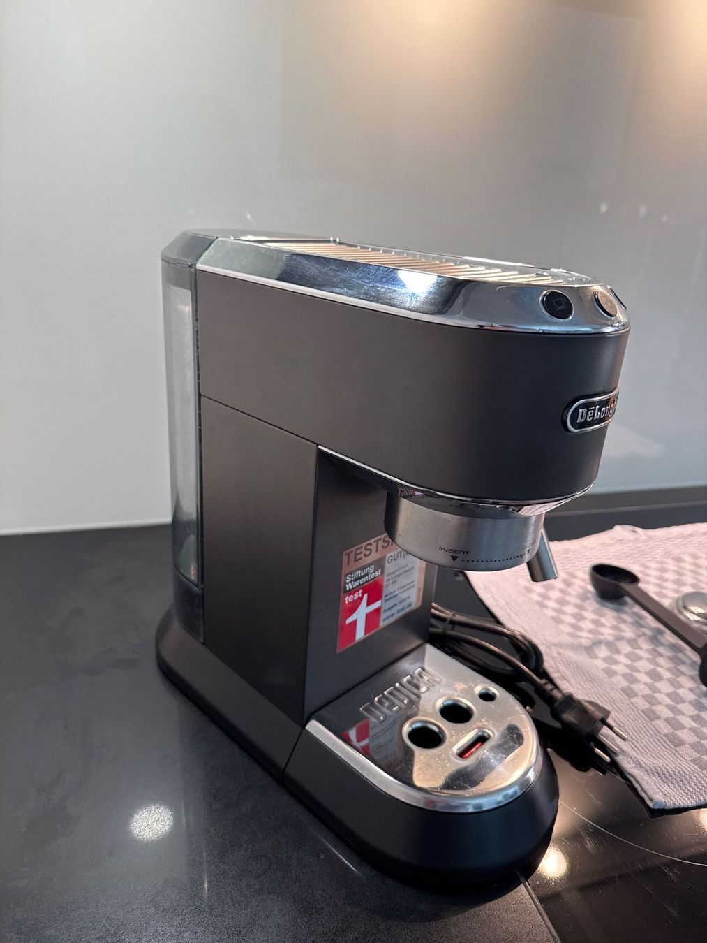 De'Longhi Macchine per caffè & Macchine per espresso: DeLonghi Dedica Espressomaschine schwarz gebraucht – Usato da Thun venduto da Chris3600 2