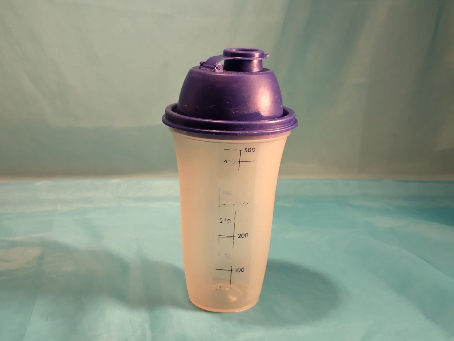 Tupperware Behälter & Ähnliches: Tupperware Quick Shake bis 5dl Skala – Gebraucht aus Bellach von JingleCherry