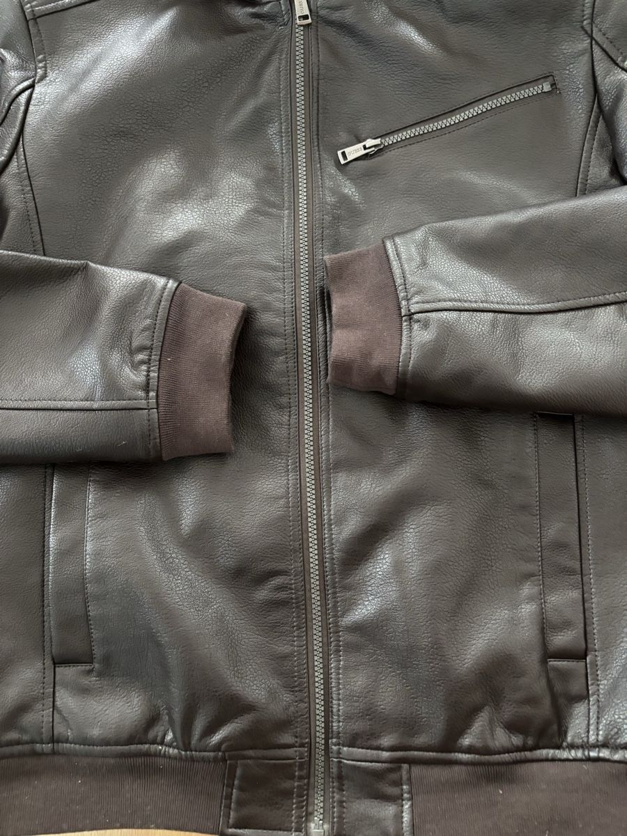 Guess Giacche: Guess Kunstlederjacke - Neuwertig – Nuovo (secondo la descrizione) da Arlesheim venduto da MR_M_B 1