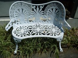 Wudnderschönes Gartenbänkli aus Metall