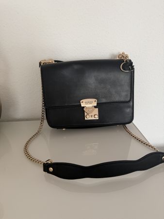 Umhängetasche Guess schwarz goldfarben neuwertig