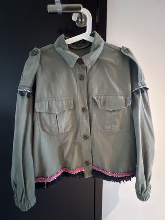 Khaki Jacke mit Ethno-Details, Gr. M