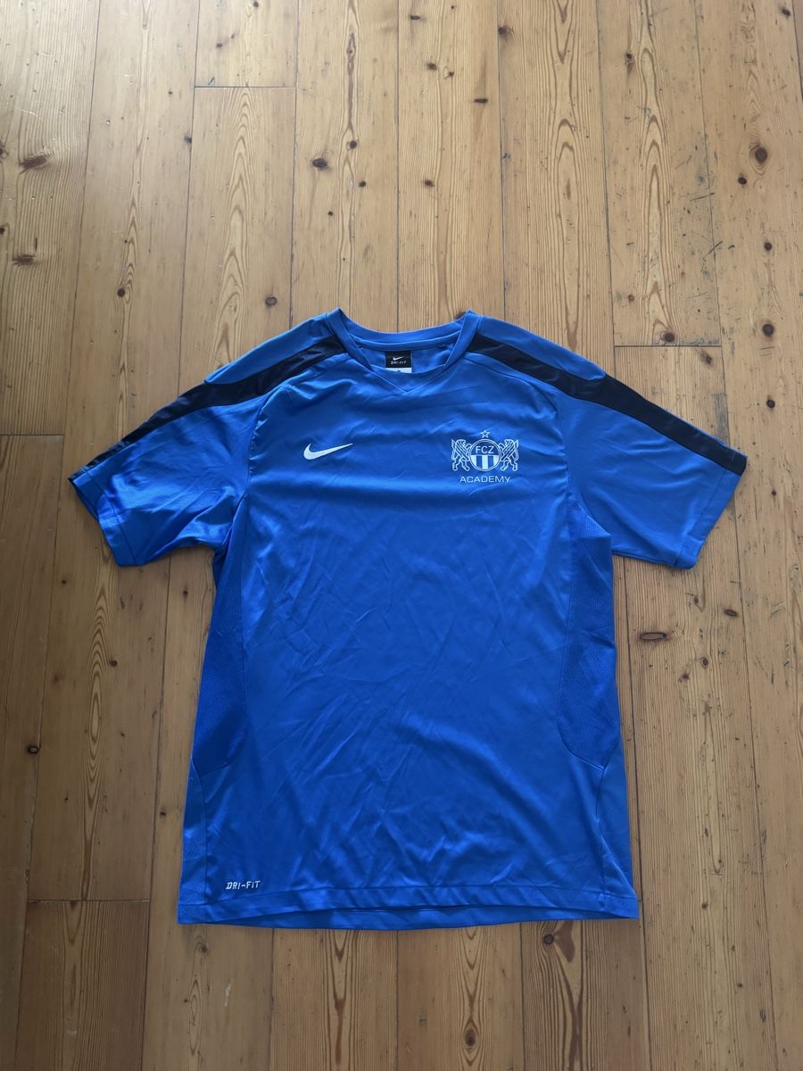 Nike Leibchen & Hosen: FC Zürich Trainingstrikot – Neu (gemäss Beschreibung) aus Zürich von kofi1