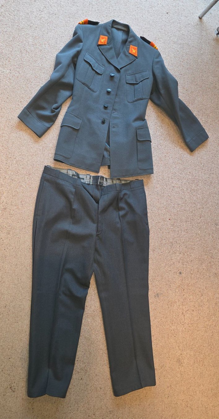 Schweizer Armee Uniformi: Uniform CH-Armee > Waffenrock & Hose  /Ordonnanz 49 oder 72 – Usato da Obermumpf venduto da oiskypoisky