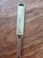 Microplane Reibe mit Holzgriff 