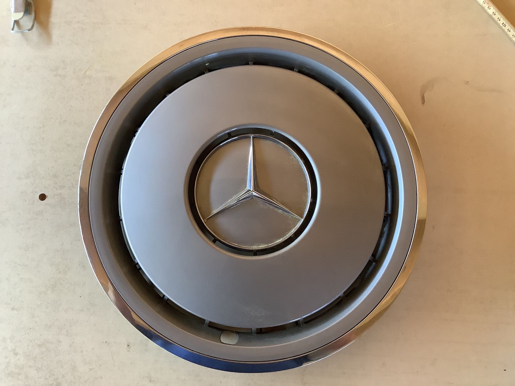 Mercedes-Benz Accessori per altri veicoli: Radkappe Mercedes-Benz – Usato da Amsoldingen venduto da Uelk