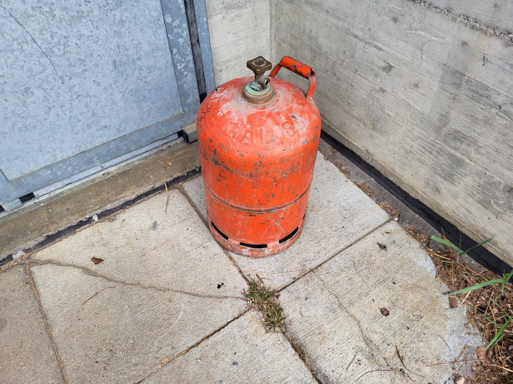 Campingaz Apparecchiature e tecnologia a gas: Gasflasche Druckbehälter – Usato da Weissbad venduto da Milan041
