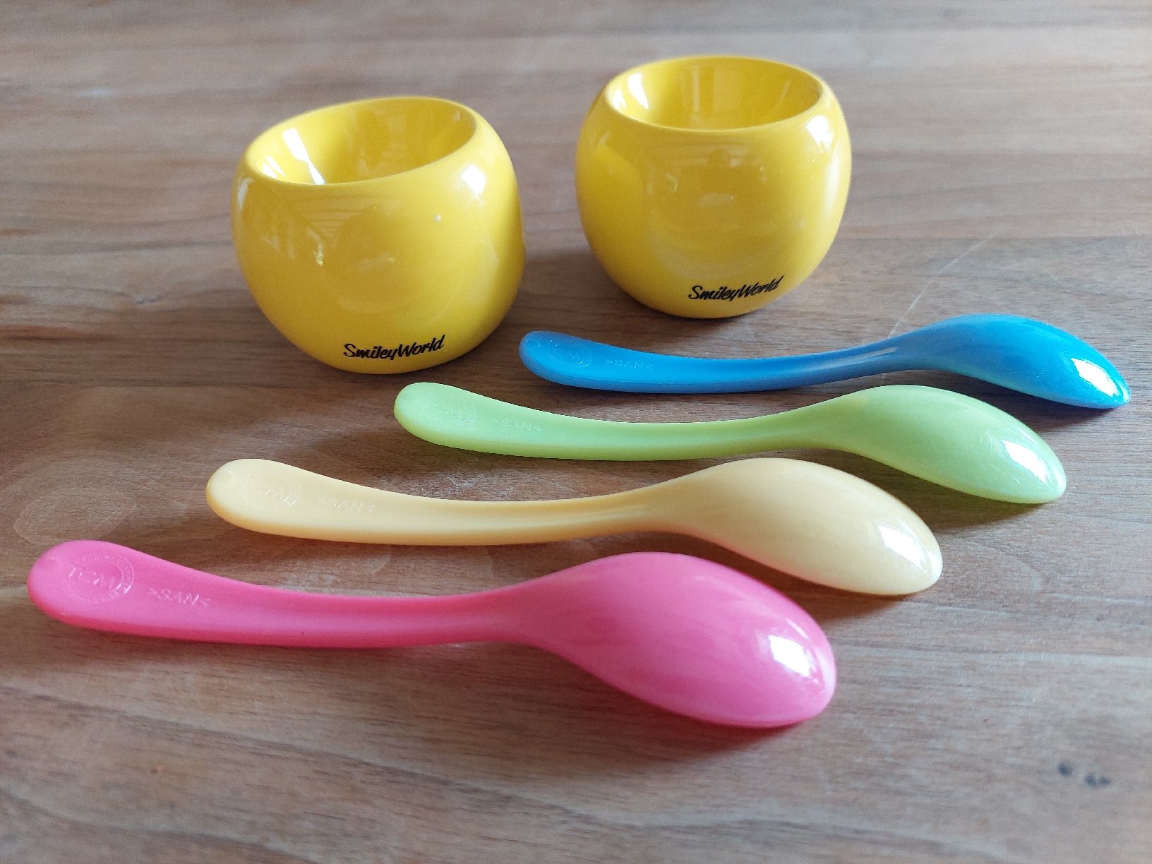 Altre Stoviglie: SmileyWorld Eierbecher Set mit 4 Löffeln  – Usato da Brunnen venduto da Livianda 1