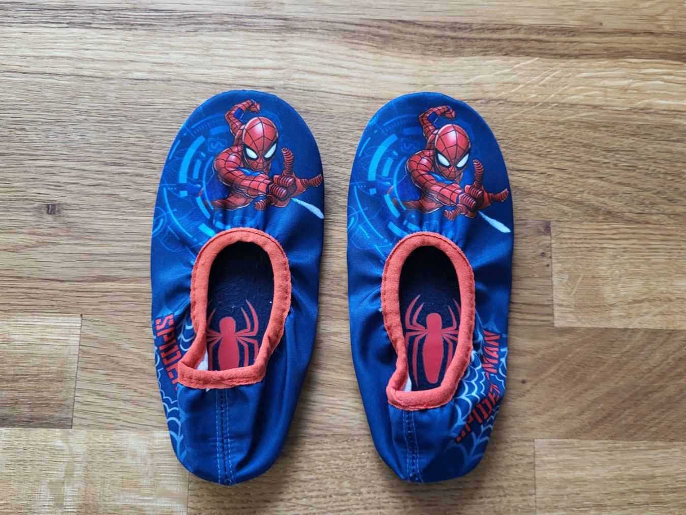 Schuhe für Jungen: Turnschläppchen/Geräteturnschuhe Spiderman Gr. 26 – Gebraucht aus Wolfhausen von gab_k6z8