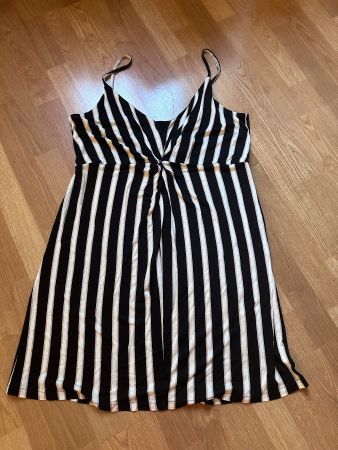 Robe d'été H&M rayée noir/blanc, taille XL, neuve