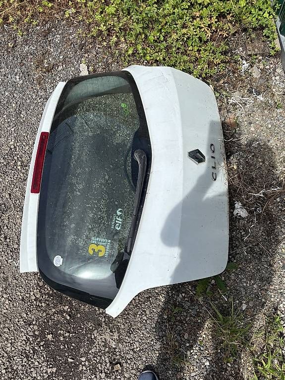 Toutes les pièces auto: Portellone Clio 2012 – D'occasion à QUARTINO par SLOTANTO