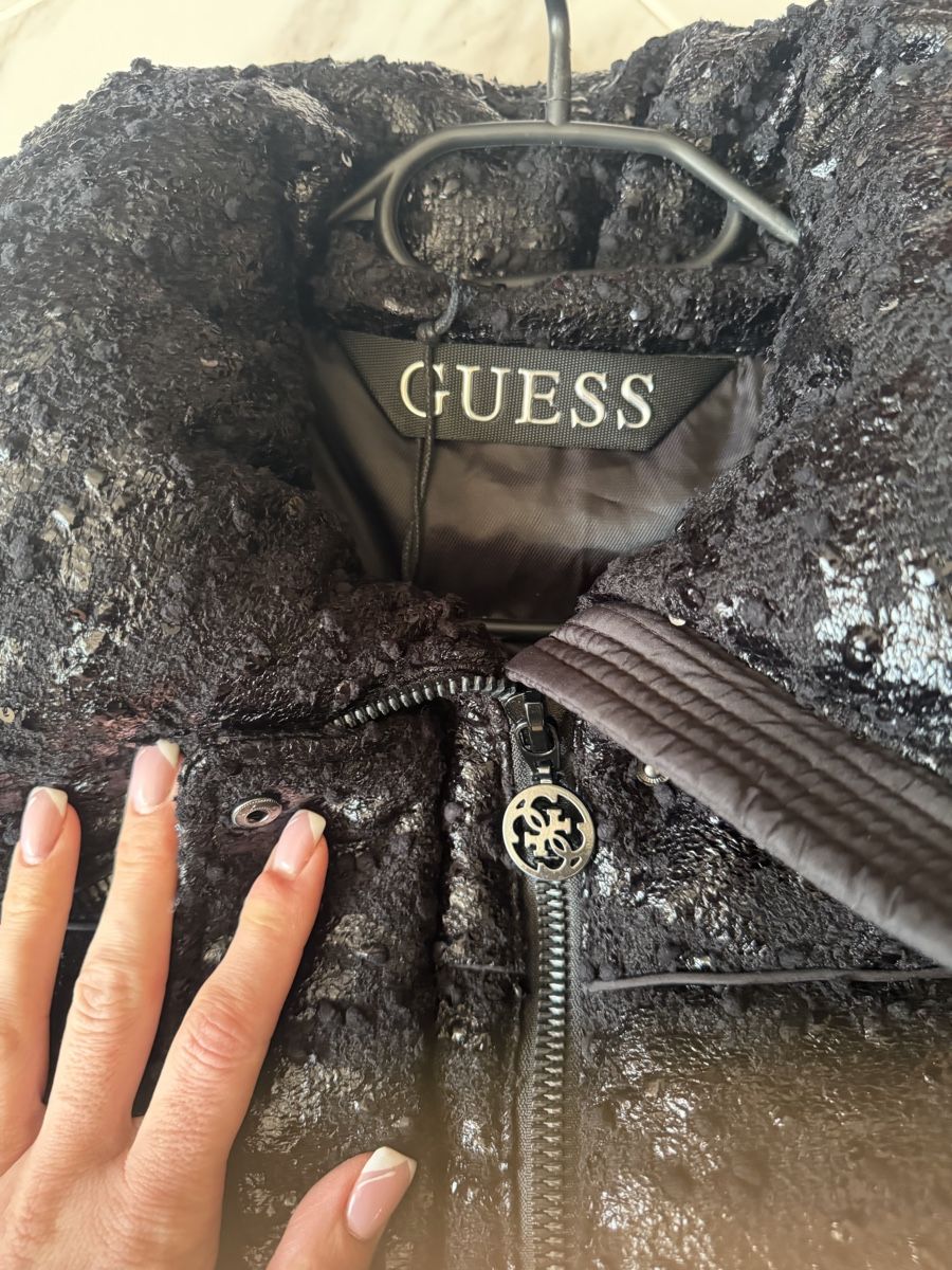 Guess Giacche: Schwarze Puffer Jacke von Guess, Grösse M – Nuovo (secondo la descrizione) da Arch venduto da Aga84 2