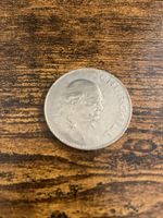  britische Churchill-Gedenkmünze (1 Crown) aus dem Jahr 1965