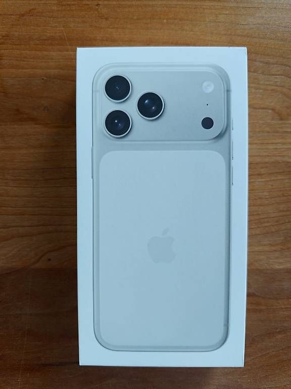 Telefoni cellulari / Smartphones: iPhone 17 Pro Max  Silber  Neu & ungeöffnet – Nuovo e nell'imballaggio originale da Worblaufen venduto da iss_z8pj