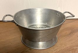 Altes Alu Löchersieb Löcherbecken Sieb vintage 60er