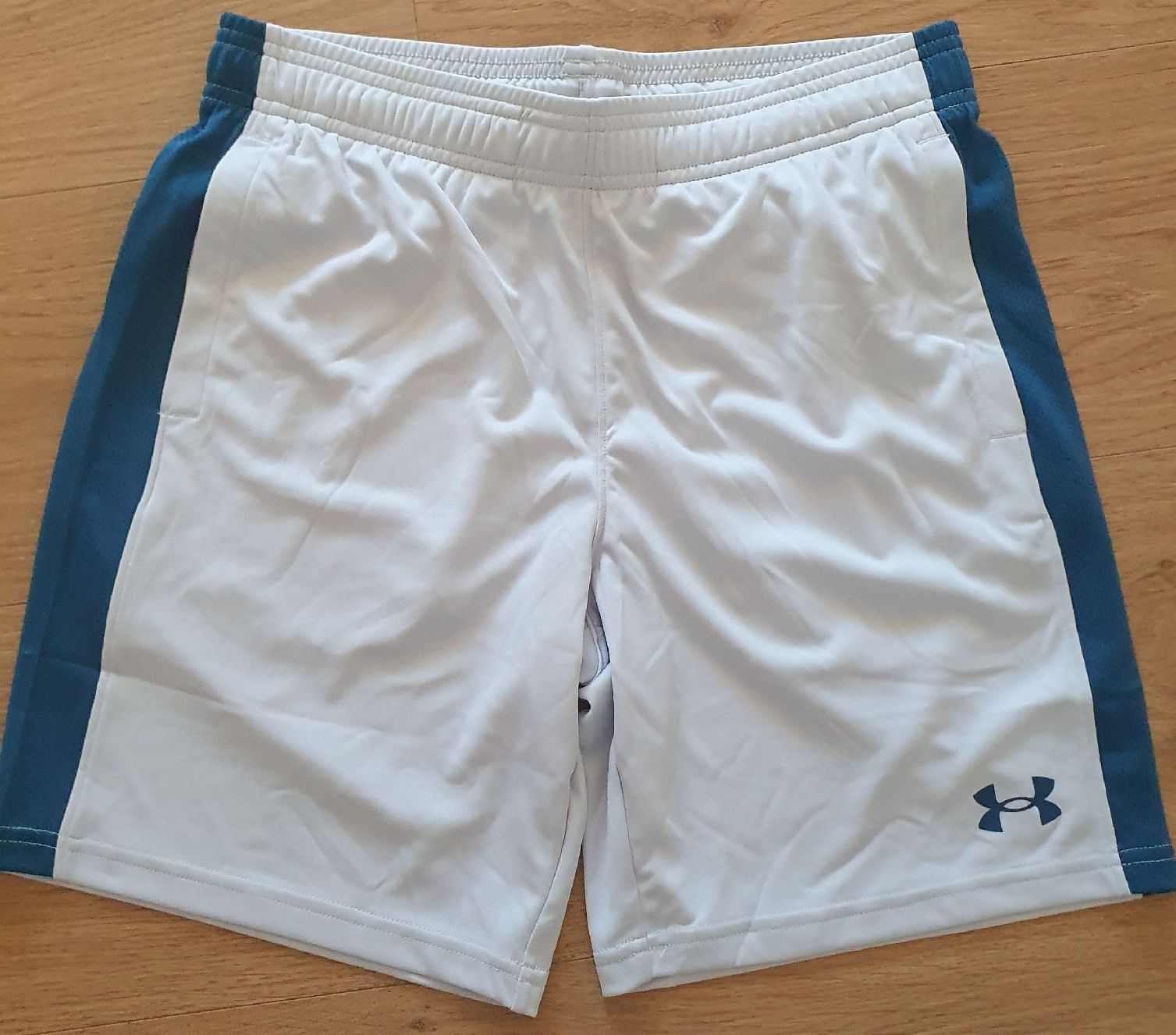 Under Armour Hosen: Under Armour Shorts  – Neu und originalverpackt aus Luzern von jul_hz75