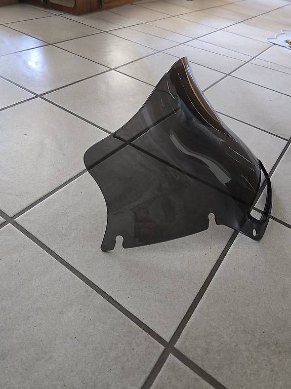 Tutti i ricambio per moto: Harkey Windshield Low Rider ST dark smoke – Usato da Biel-Benken BL venduto da Tizi218 1