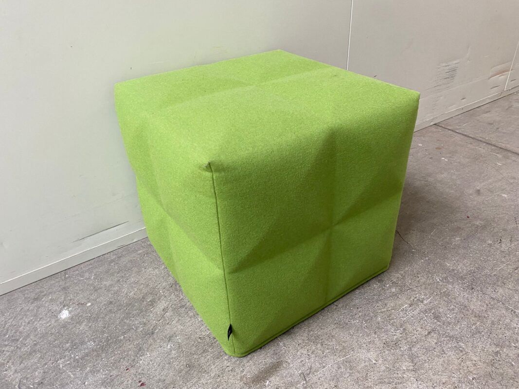 Sgabelli: BuzziCube 3D Solo Akustik-Hocker grün – Usato da St. Gallen venduto da MSMoebelhandel 3