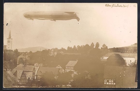 Cartoline postali: Foto-AK Oberfriedersdorf, Zeppelin über – Usato da Berlin venduto da bartko-reher