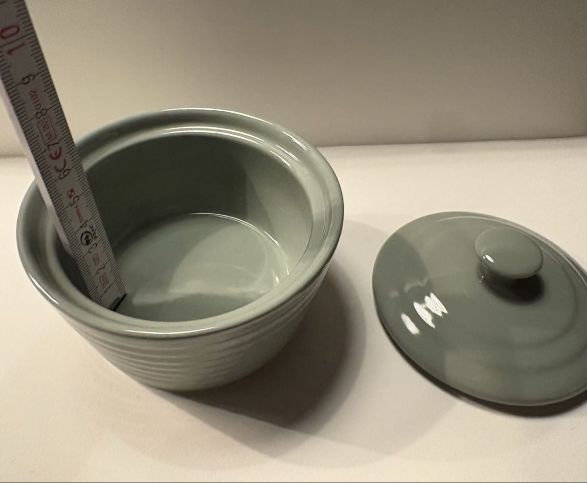 Moules à gâteaux: Keramikbackform mit Deckel hellgrau Durchmesser 10 cm neu – D'occasion à Basel par dav_b5gb
