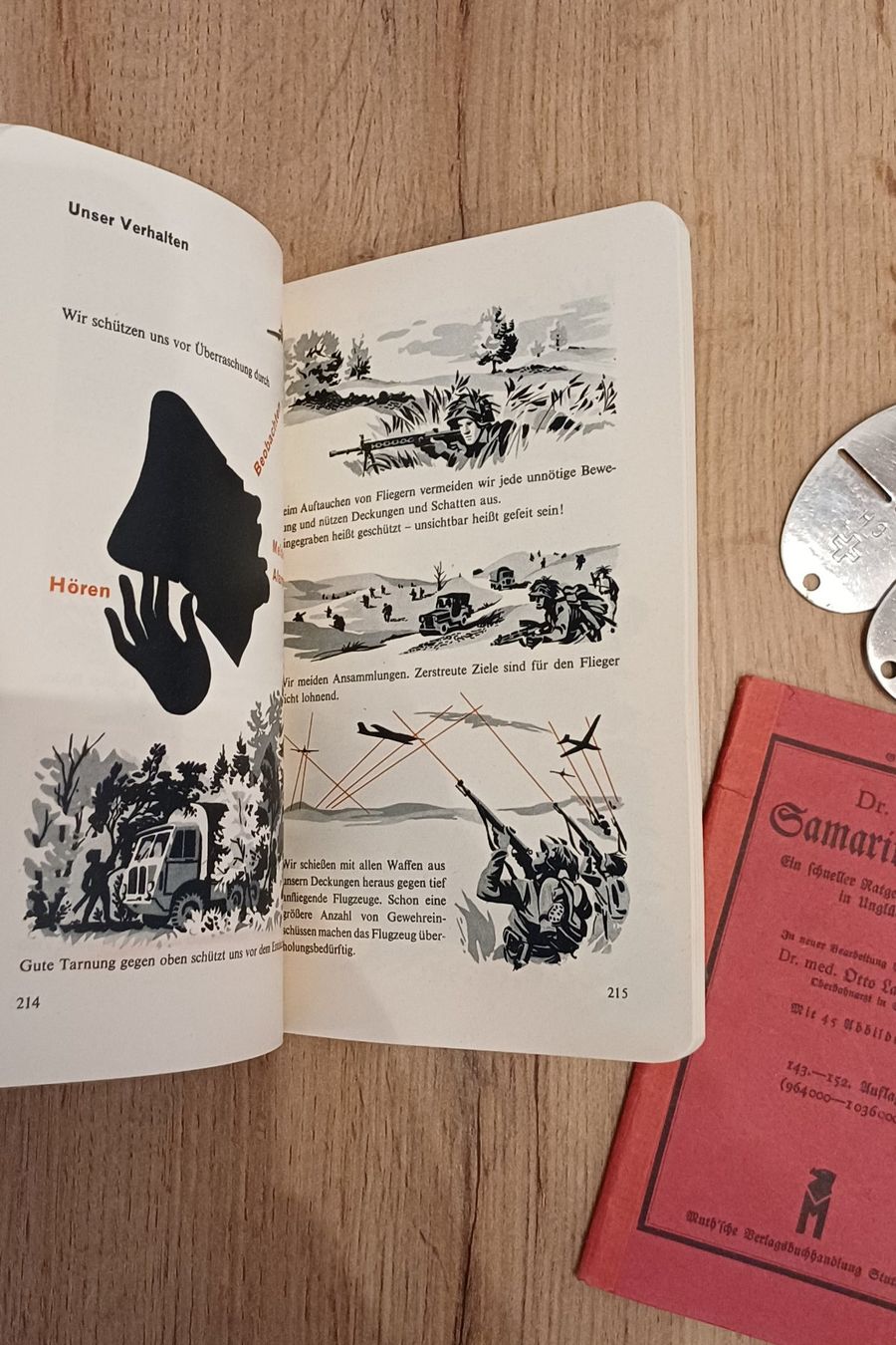 Schweizer Armee Uniformi: Erkennungsmarken, Soldatenbuch, Samariterbuch, Atomwaffe – Usato da Grosswangen venduto da Geschenkberatung 2