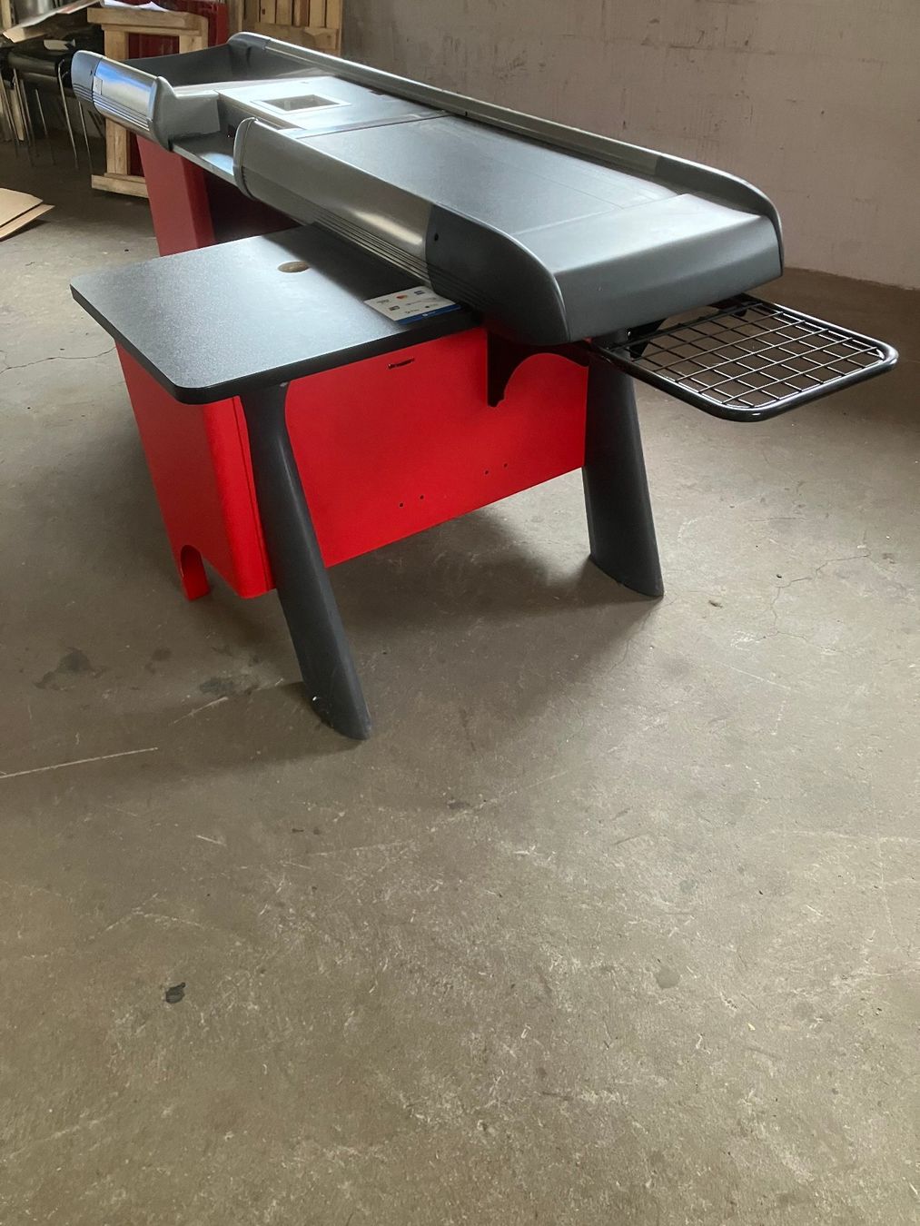 Transportkisten: boxe service avec service à droite, tapis roulant – Gebraucht aus Tavannes von dada017 1