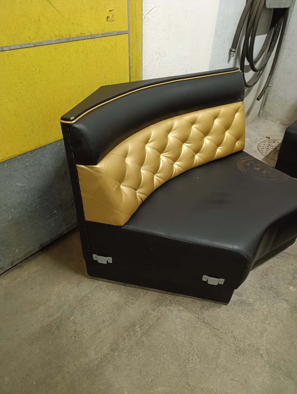 Sofas: Sofa Teil einer riesen Lounge – Défectueux à Romanshorn par dav_h2lv 5