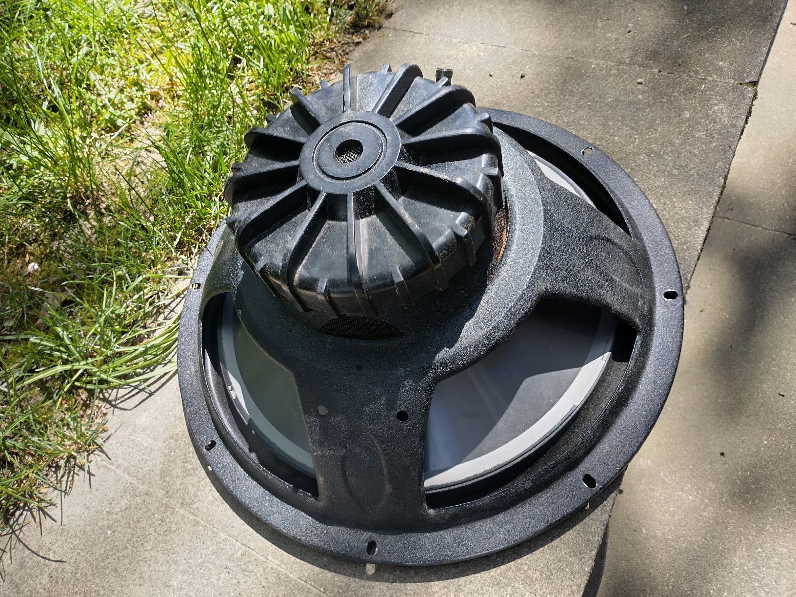 Casse acustiche: 15" Auto Subwoofer – Usato da Châtelaine venduto da ArnHacker 1