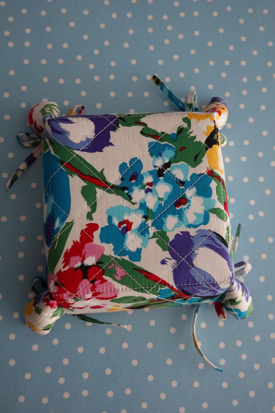 Altro per la casa: Handarbeit: Stoffkörbchen mit Blumenmuster Korb Stoff bunt – Usato da Jona venduto da simongarden
